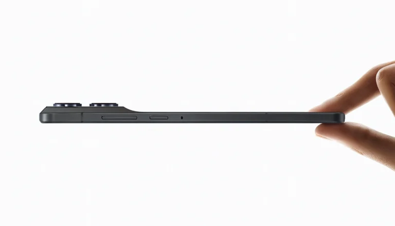 Motorola Moto X70 Air ultra-thin smartphone with 6 mm body and 4,800 mAh battery.