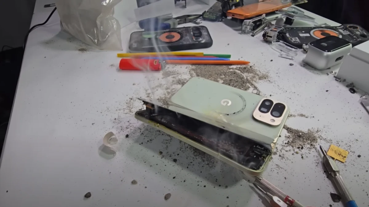 Snapshot from JerryRigEverything Video