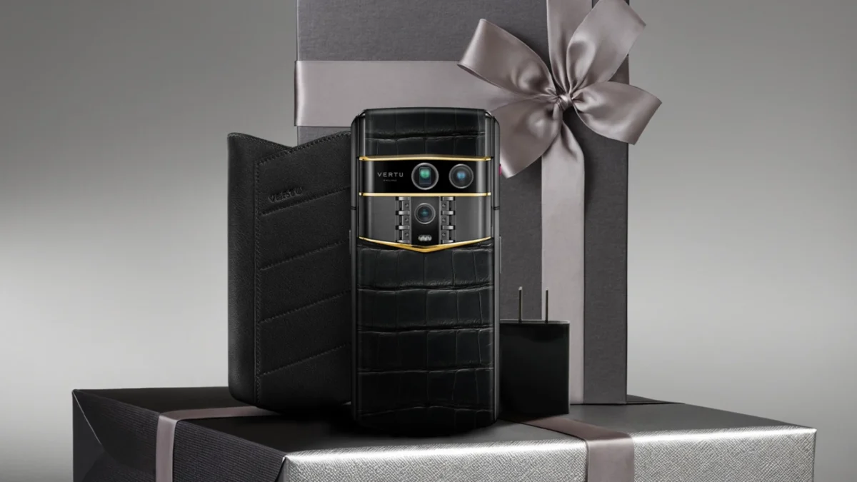 Vertu Agent Q Gift Pack